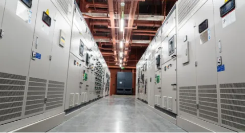 走進(jìn)數(shù)據(jù)中心 見證能源產(chǎn)業(yè)的綠色躍遷