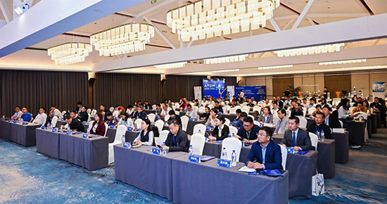 越疆科技與科大訊飛、西門(mén)子等企業(yè)達(dá)成深度合作， 越疆具身智能人形機(jī)器人引全場(chǎng)關(guān)注!