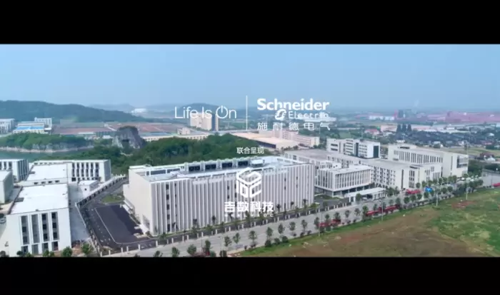 吉利科技 X 施耐德電氣：數(shù)字化武裝到「大腦」